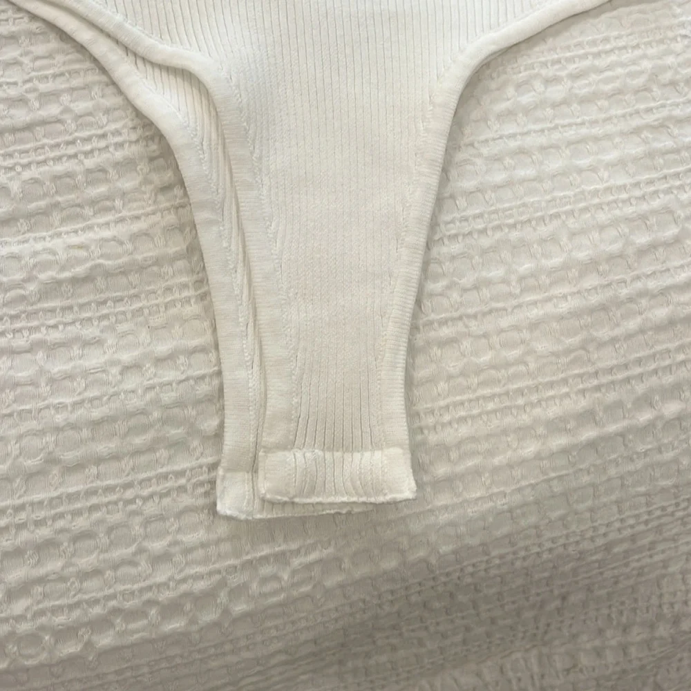 Women’s white bodysuit! XS! NWOT 💌🎀 - Picture 3 of 6